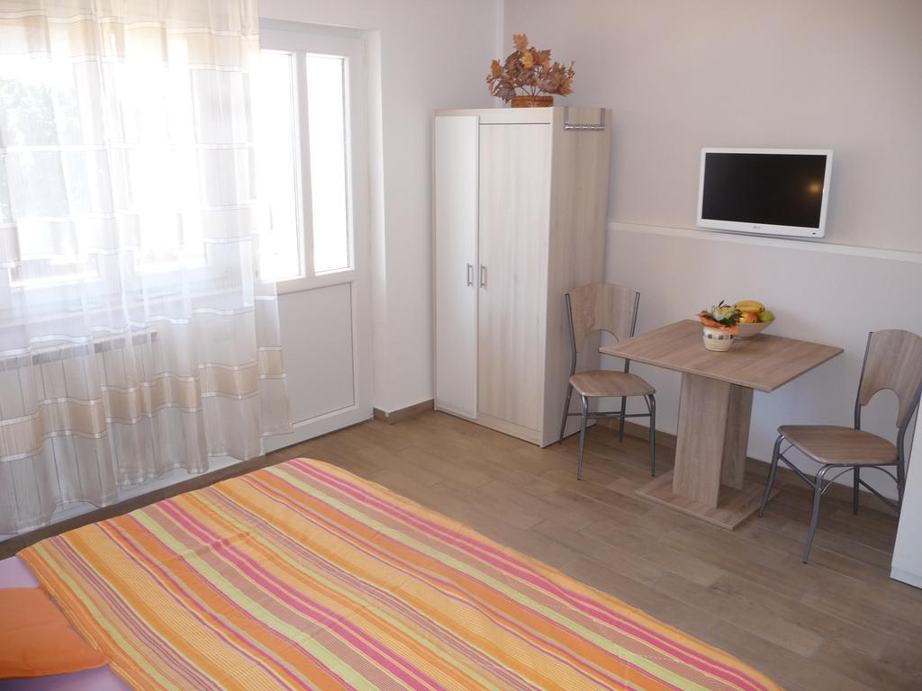 Apartments & Rooms Milka Umag Exterior photo